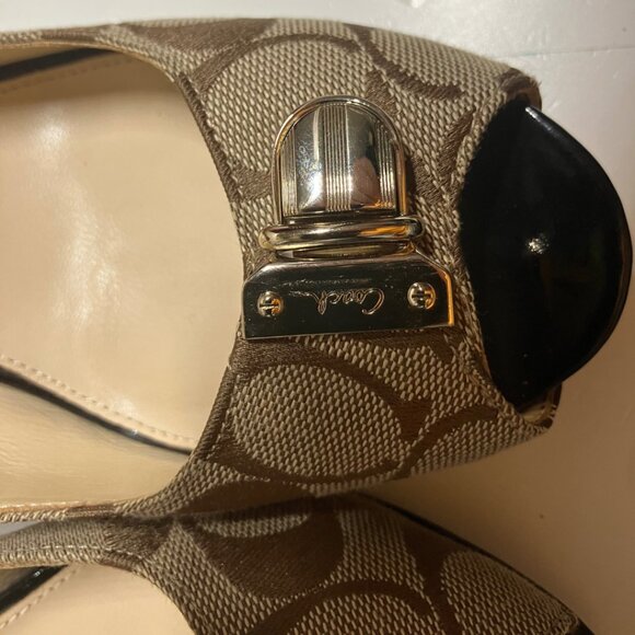 COACH Helaine Peep Toe Monogram Buckle Pumps Women’s Size 7.5M Khaki - Picture 12 of 15